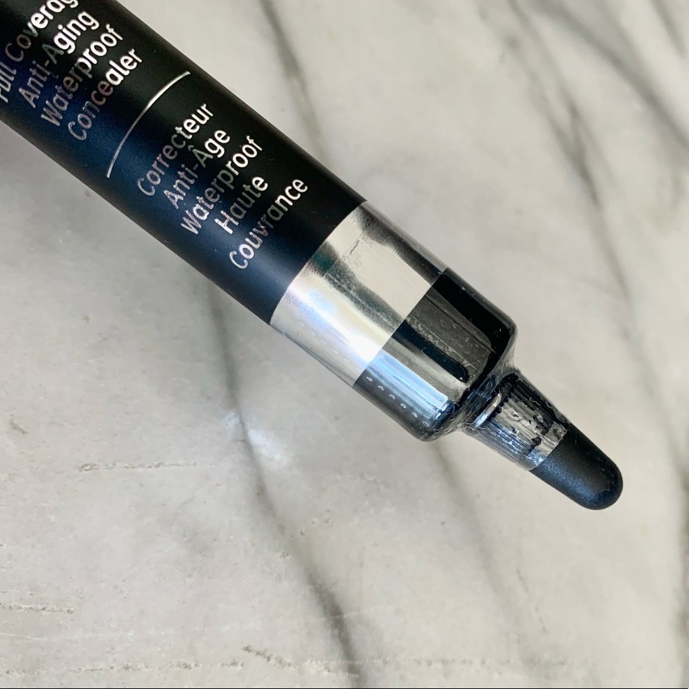 It Cosmetics Bundle (Medium Complexion) - Picture 12 of 12